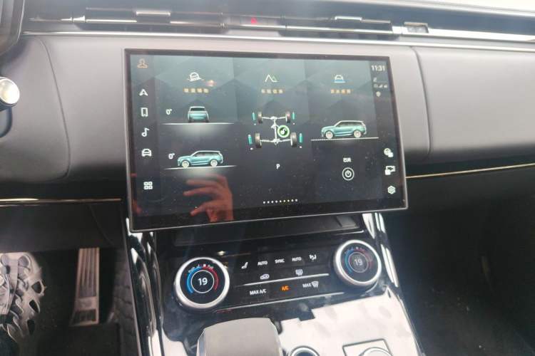 Used Land Rover Range Sport 2023 400PS Dynamic HSE Audio And AC Panel