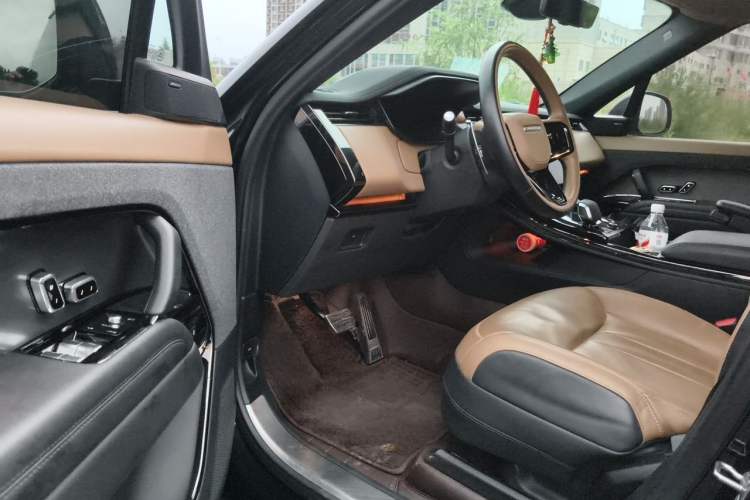 Used Land Rover Range Sport 2023 400PS Dynamic SE Driver Seat