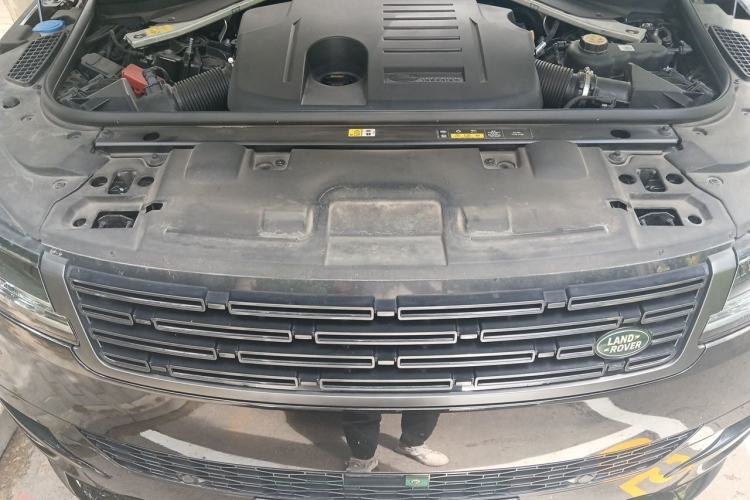 Used Land Rover Range Sport 2023 400PS Dynamic SE Engine Bay