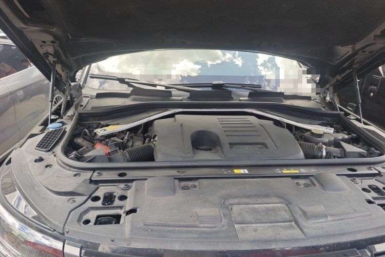 Used Land Rover Range Sport 2023 400PS Dynamic SE Engine Bay