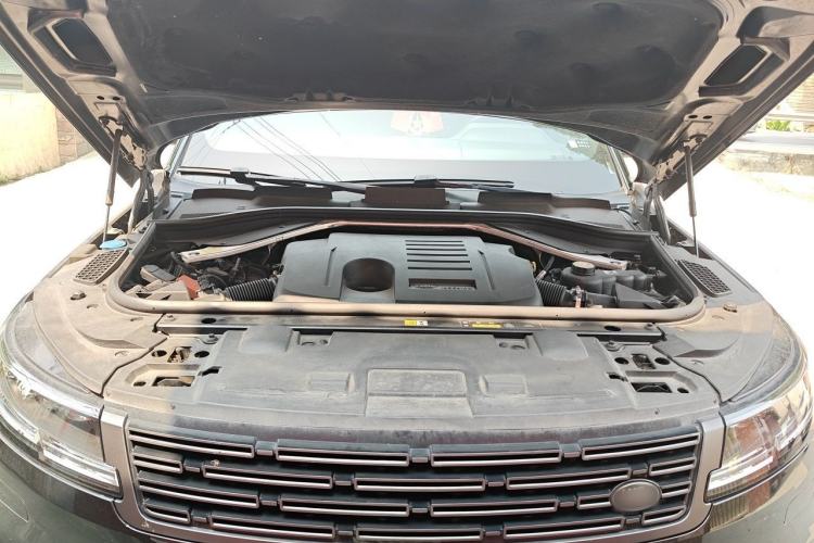 Used Land Rover Range Sport 2023 400PS Dynamic SE Engine Bay