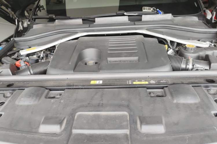 Used Land Rover Range Sport 2023 400PS Dynamic HSE Engine Bay