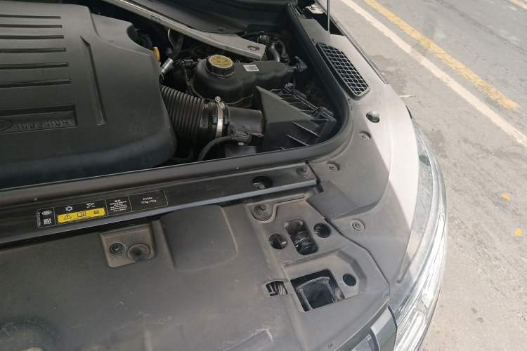 Used Land Rover Range Sport 2023 400PS Dynamic SE Engine Bay Left