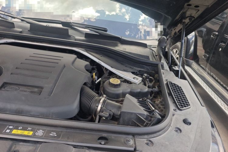 Used Land Rover Range Sport 2023 400PS Dynamic SE Engine Bay Left