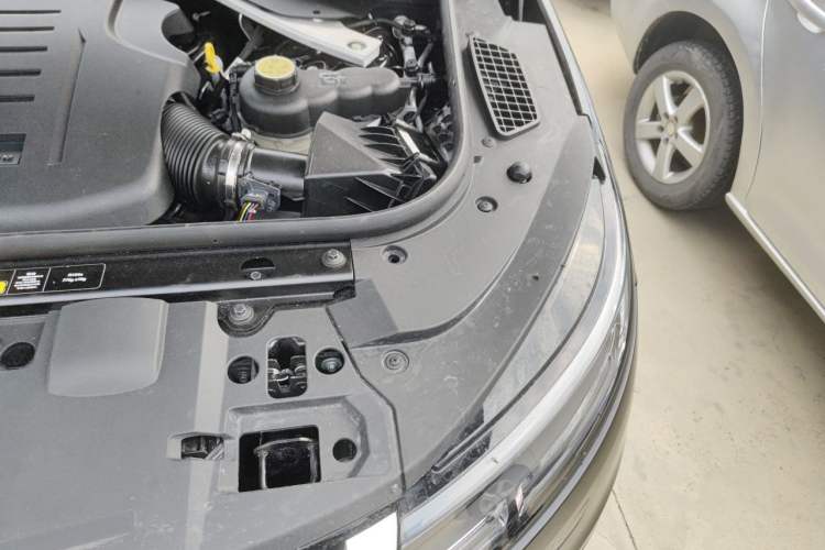 Used Land Rover Range Sport 2023 400PS Dynamic SE Engine Bay Left