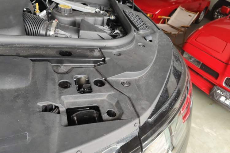 Used Land Rover Range Sport 2023 400PS Dynamic HSE Engine Bay Left