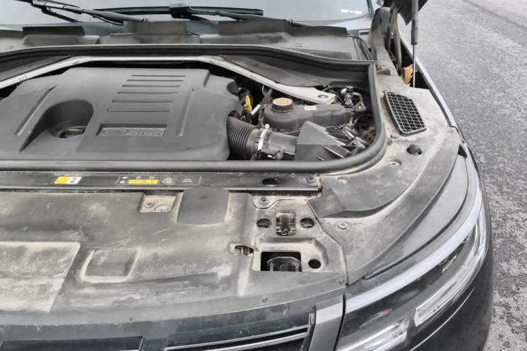 Used Land Rover Range Sport 2023 400PS Dynamic SE Engine Bay Left