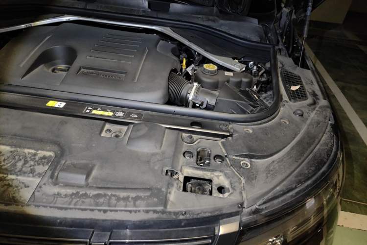 Used Land Rover Range Sport 2023 400PS Dynamic SE Engine Bay Left