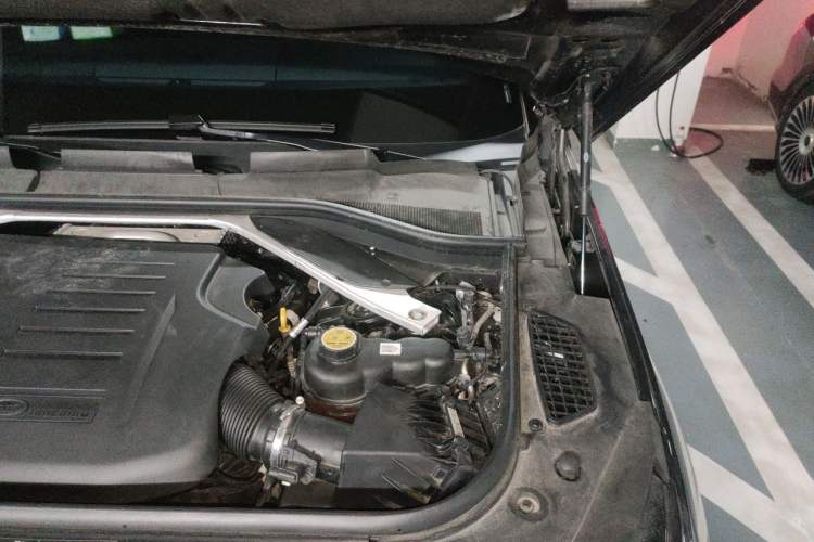 Used Land Rover Range Sport 2023 400PS Dynamic SE Engine Bay Left
