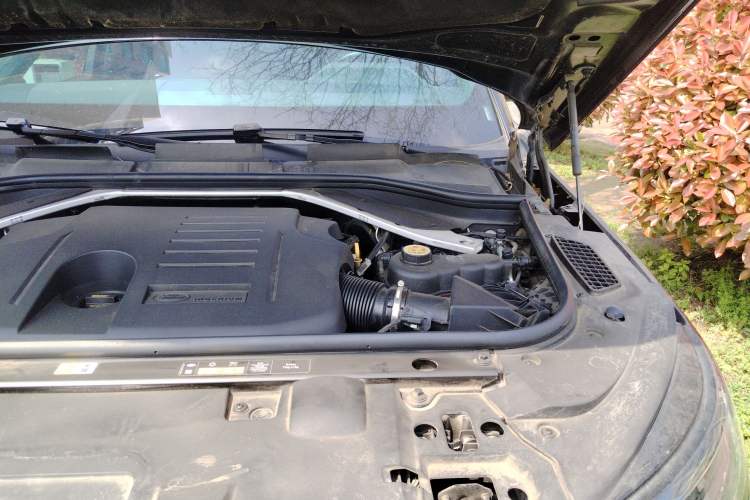 Used Land Rover Range Sport 2023 400PS Dynamic SE Engine Bay Left
