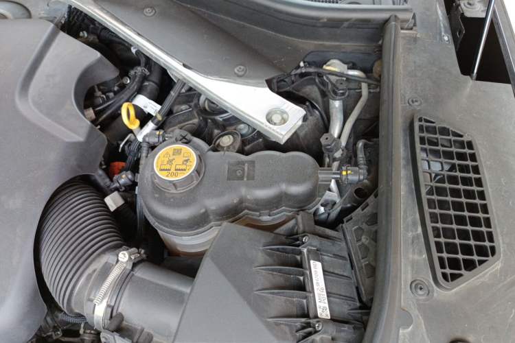 Used Land Rover Range Sport 2023 400PS Dynamic HSE Engine Bay Left