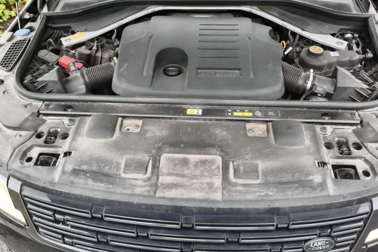 Used Land Rover Range Sport 2023 400PS Dynamic SE Engine Bay