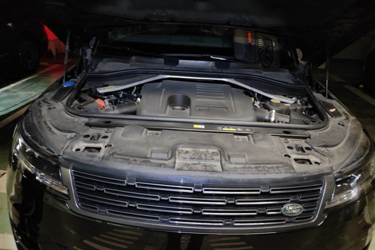 Used Land Rover Range Sport 2023 400PS Dynamic SE Engine Bay
