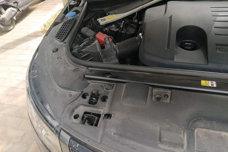 Used Land Rover Range Sport 2023 400PS Dynamic SE Engine Bay Right