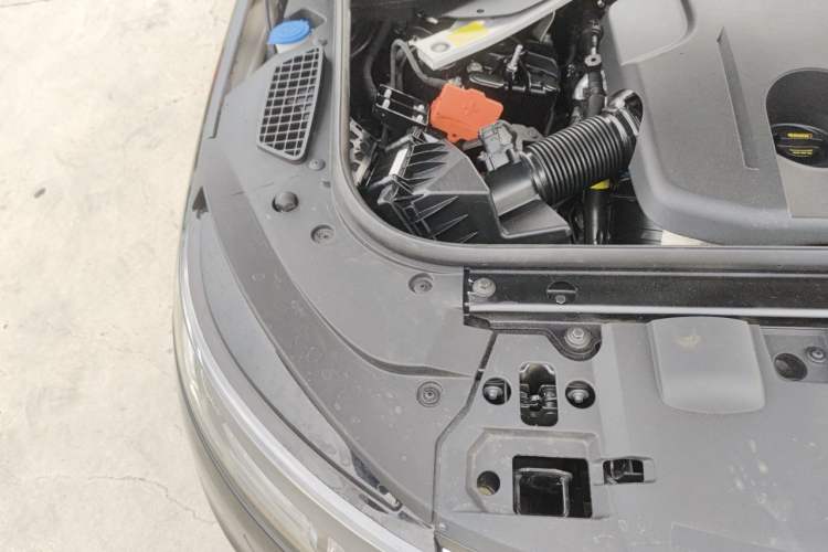 Used Land Rover Range Sport 2023 400PS Dynamic SE Engine Bay Right