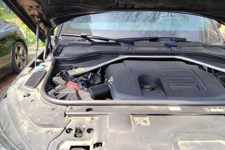 Used Land Rover Range Sport 2023 400PS Dynamic SE Engine Bay Right