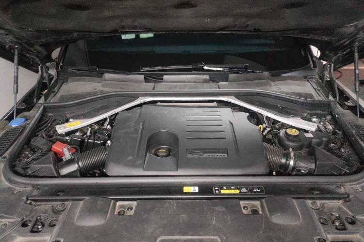 Used Land Rover Range Sport 2023 400PS Dynamic SE Engine Bay