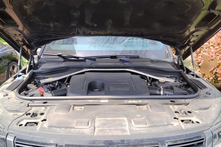 Used Land Rover Range Sport 2023 400PS Dynamic SE Engine Bay