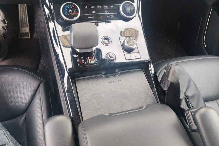 Used Land Rover Range Sport 2023 400PS Dynamic HSE Gear Lever