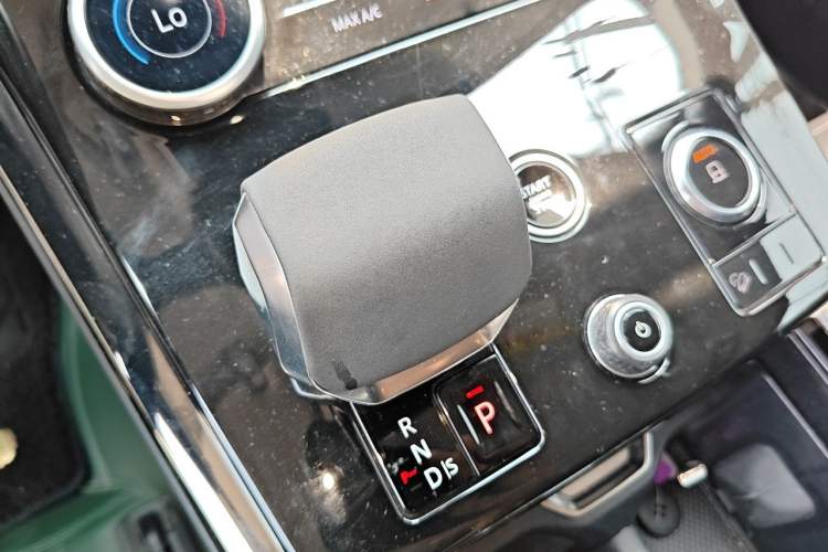 Used Land Rover Range Sport 2023 400PS Dynamic SE Gear Lever