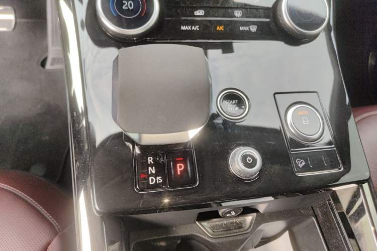 Used Land Rover Range Sport 2023 400PS Dynamic SE Gear Lever