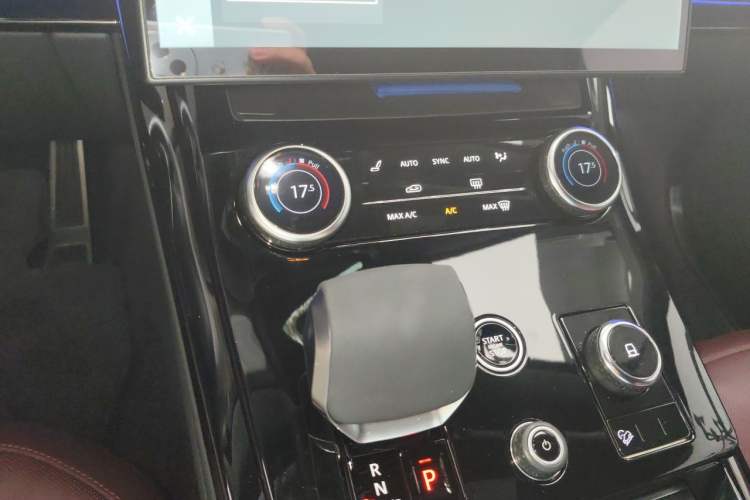 Used Land Rover Range Sport 2023 400PS Dynamic HSE Gear Lever