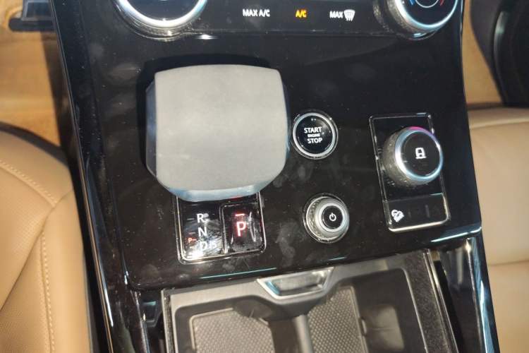 Used Land Rover Range Sport 2023 400PS Dynamic SE Gear Lever