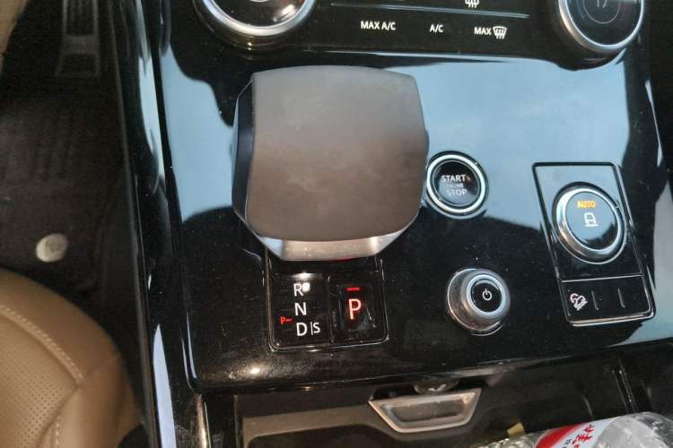 Used Land Rover Range Sport 2023 400PS Dynamic SE Gear Lever