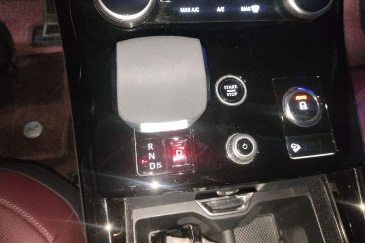 Used Land Rover Range Sport 2023 400PS Dynamic SE Gear Lever