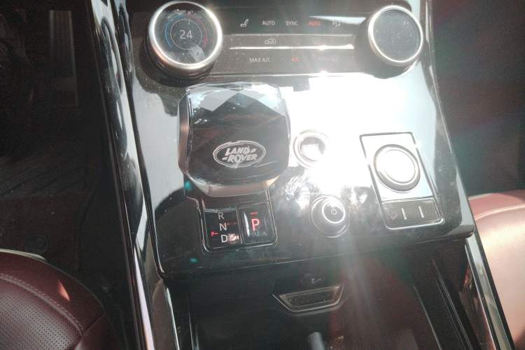 Used Land Rover Range Sport 2023 400PS Dynamic SE Gear Lever