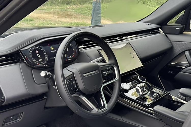 Used Land Rover Range Sport 2023 360 PS S Interior 1