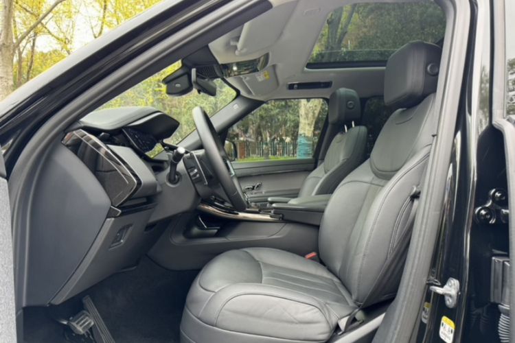 Used Land Rover Range Sport 2023 360 PS S Interior 2