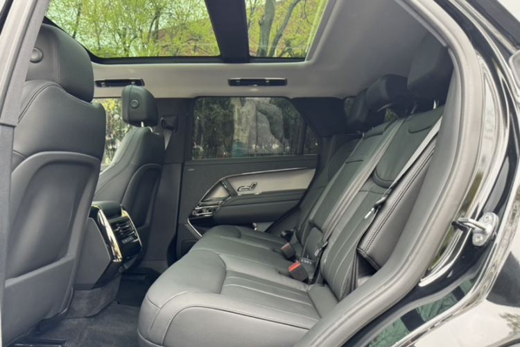 Used Land Rover Range Sport 2023 360 PS S Interior 3