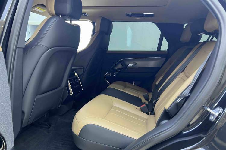 Used Land Rover Range Sport 2023 400PS Dynamic SE Interior 7
