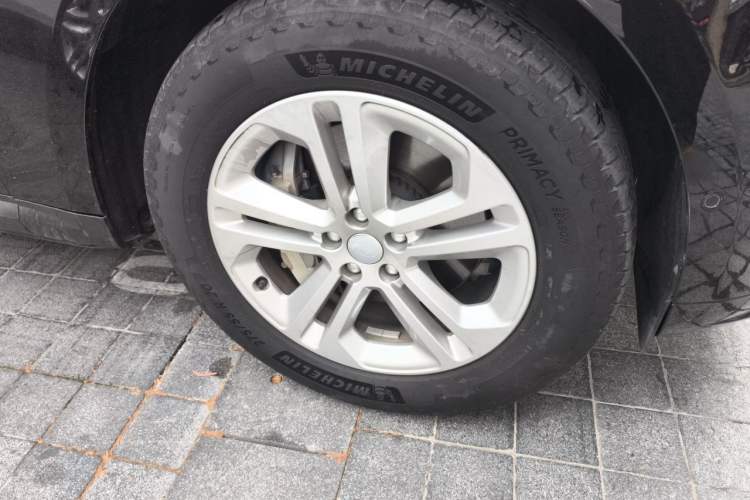 Used Land Rover Range Sport 2023 360 PS S Right Front Wheel Hub