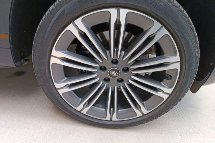 Used Land Rover Range Sport 2023 400PS Dynamic HSE Right Front Wheel Hub