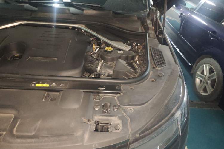 Used Land Rover Range Sport 2023 400PS Dynamic SE Engine Bay Left