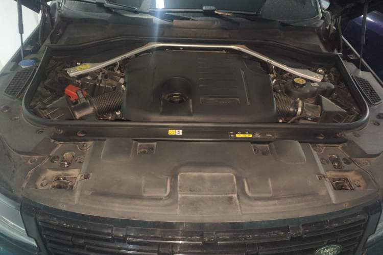 Used Land Rover Range Sport 2023 400PS Dynamic SE Engine Bay