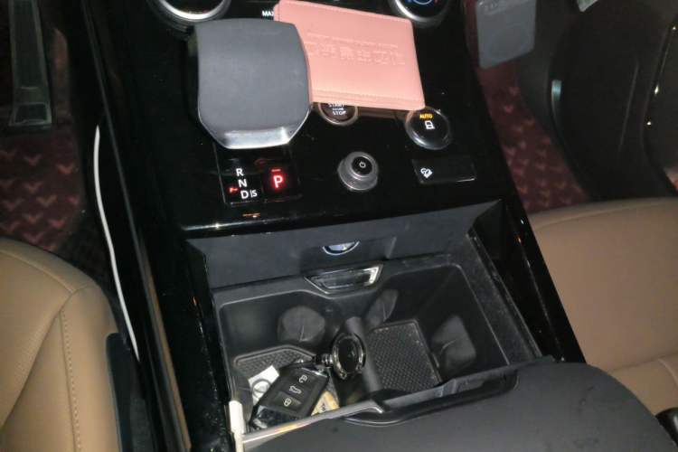 Used Land Rover Range Sport 2023 400PS Dynamic SE Gear Lever