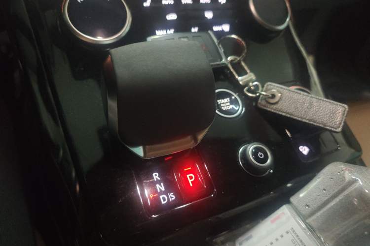 Used Land Rover Range Sport 2023 400PS Dynamic SE Gear Lever