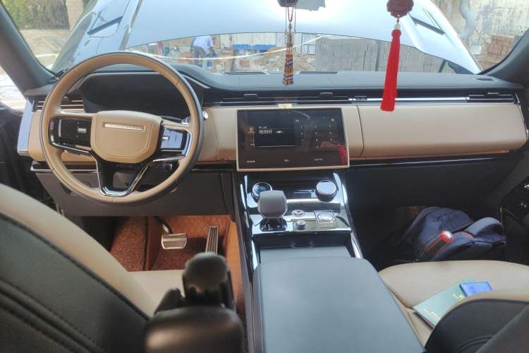 Used Land Rover Range Sport 2023 400PS Dynamic SE Center Console