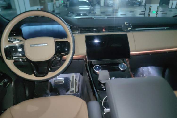 Used Land Rover Range Sport 2023 400PS Dynamic SE Center Console