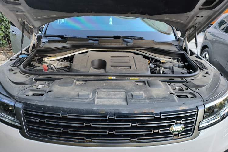 Used Land Rover Range Sport 2023 400PS Dynamic HSE Engine Bay