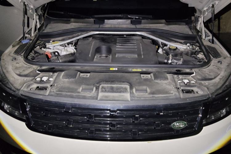 Used Land Rover Range Sport 2023 400PS Dynamic SE Engine Bay
