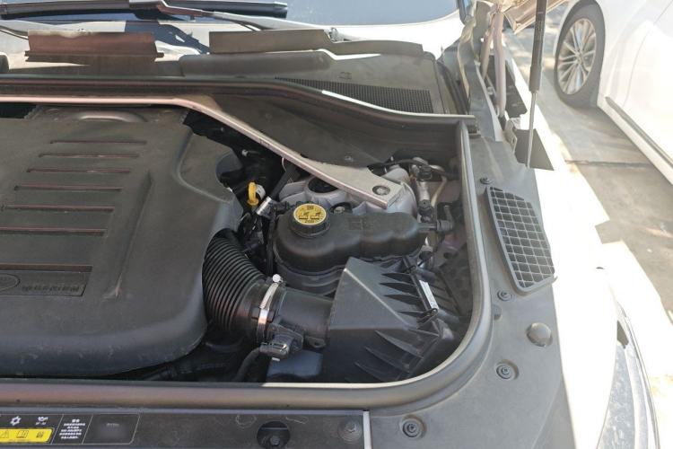Used Land Rover Range Sport 2023 400PS Dynamic SE Engine Bay Left