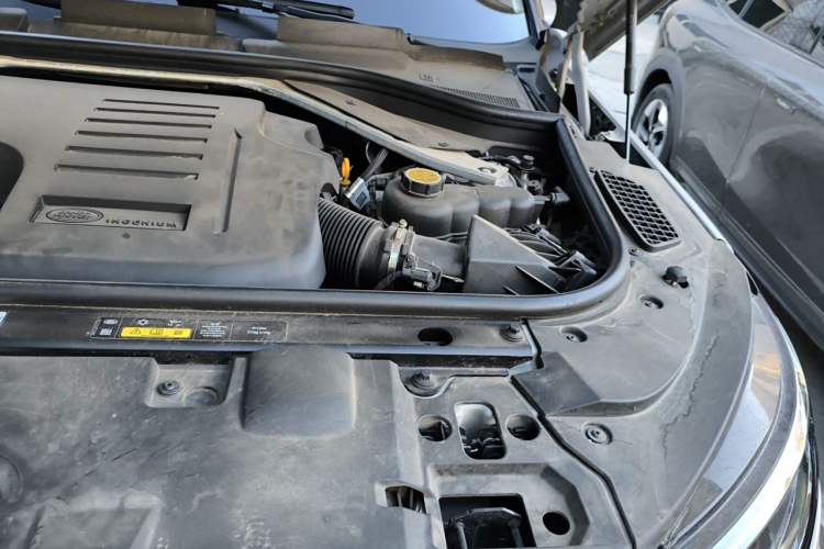 Used Land Rover Range Sport 2023 400PS Dynamic HSE Engine Bay Left