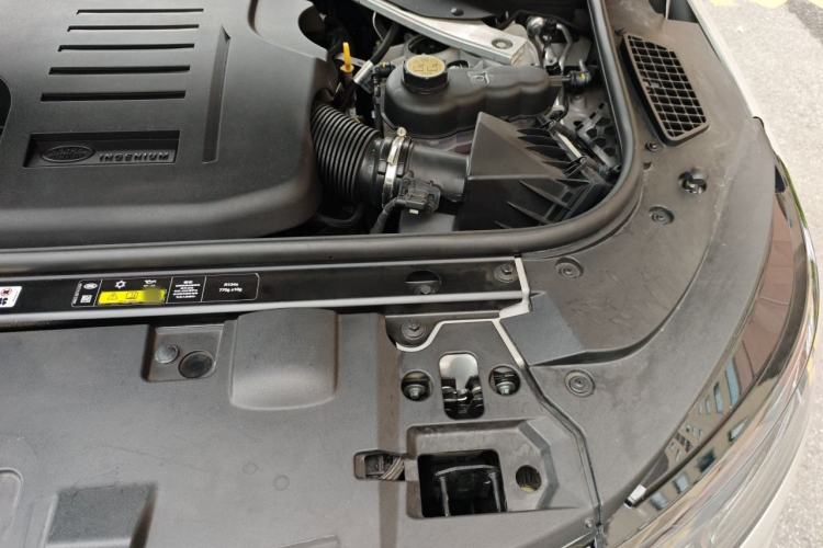 Used Land Rover Range Sport 2023 400PS Dynamic SE Engine Bay Left
