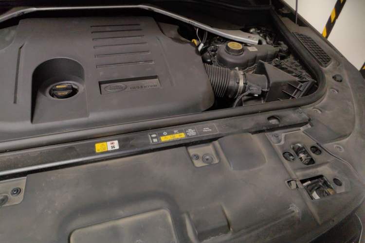 Used Land Rover Range Sport 2023 400PS Dynamic SE Engine Bay Left