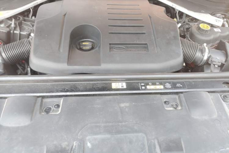 Used Land Rover Range Sport 2023 400PS Dynamic SE Engine Bay