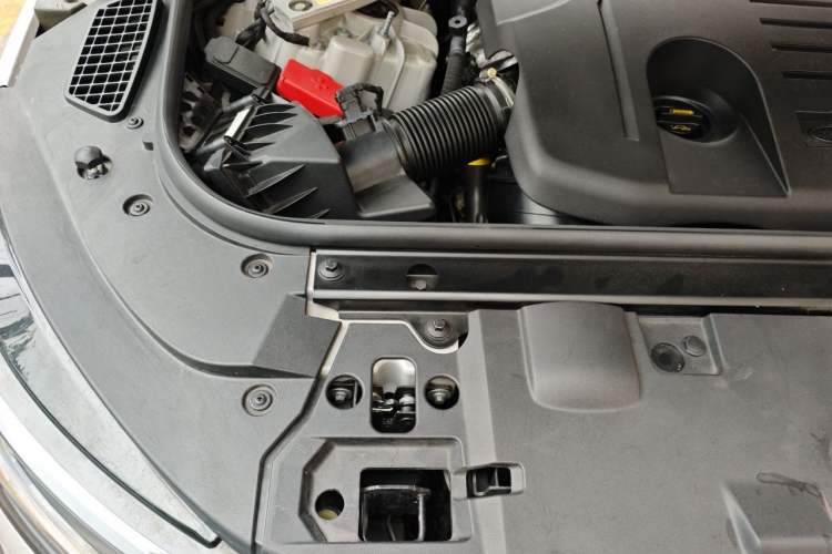 Used Land Rover Range Sport 2023 400PS Dynamic SE Engine Bay Right